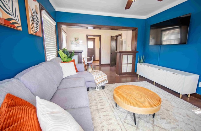 Sunny Retreat near San Diego Zoo, Beach & Downrown