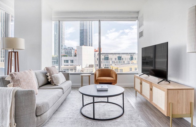 Sunny Rincon Hill 2BR w/ Gym & Roof Terrace near tech HQs, by Blueground