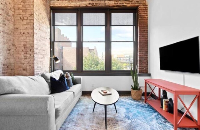 Sunny Riverfront Loft - Walk to Arch, Conventions, Casino & Stadium