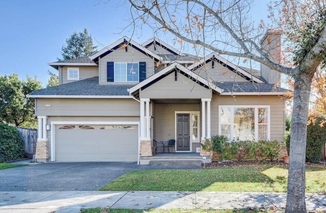 Sunny Santa Rosa Stay, Hill Views, Yard & Games!