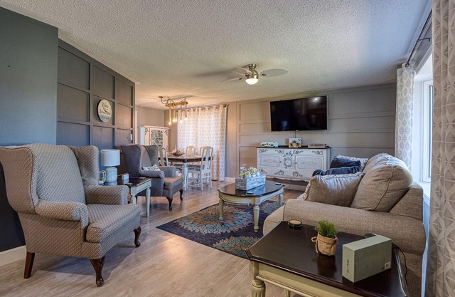 Retreat with a HOT TUB and fire pit! Minutes from Lake Huron!