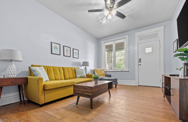 Sunny South City Haven: 2BR Getaway