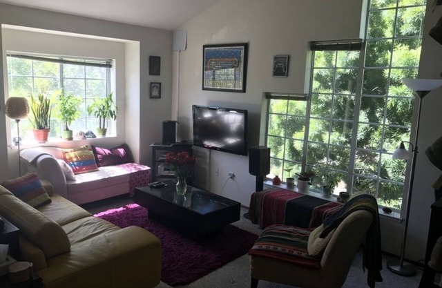 Sunny spacious 2 bd/ba condo with vaulted ceilings