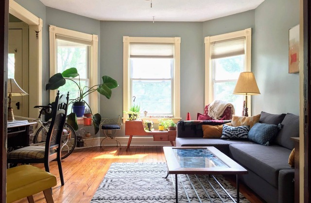 Sunny Spacious 2nd Fl home near Union College, Proctors, Ellis