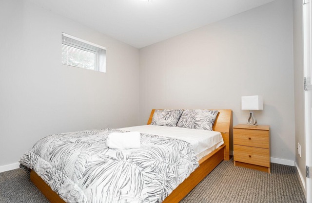 Sunny, Spacious 3 Br. Suite, close to downtown