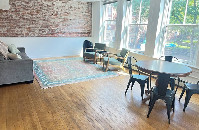 Sunny spacious studio in the heart of historic downtown Gardiner