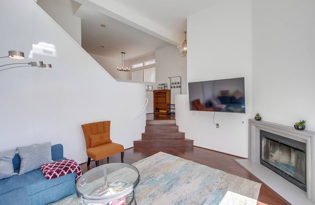 Sunny Townhouse in La Jolla UTC