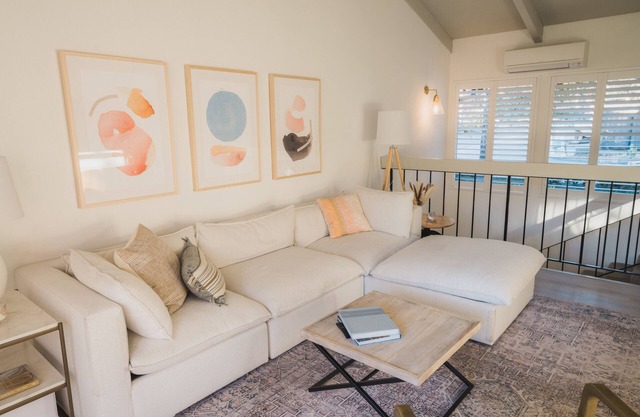 Sunny, tranquil condo w/ pool, spa, forest view -- 5 mins to beach