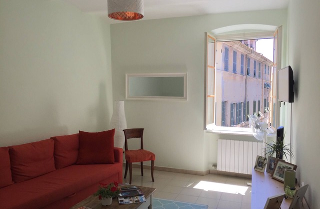 Schöne Wohnung innerhalb der Stadtmauern von Finalborgo und am besten Strand Italiens!