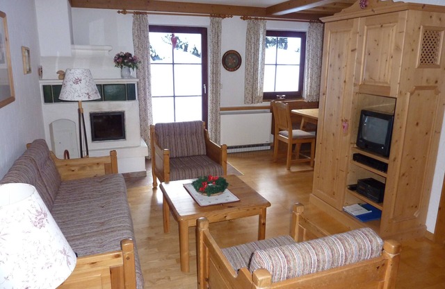 Sonnige Ferienwohnung mit Kamin ,Terrasse u Liegewiese im Ski- und Wandergebiet