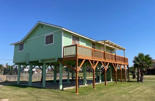 Sunny Vista -2 Bd - Seconds From the Beach!