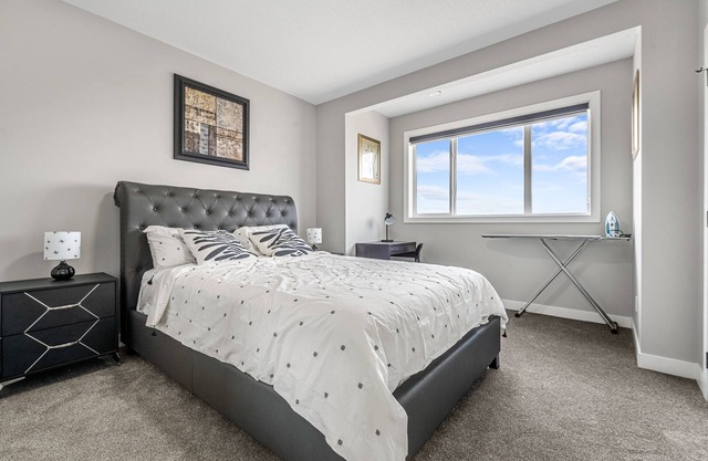 Sunny Walk-out Unit | Free HiSpeed WiFi & Parking | Near Grocery