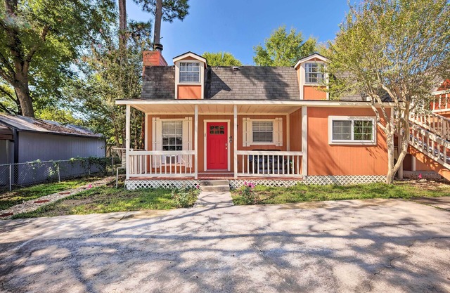 Sunny Willis Escape w/ Deck & Lake Access!