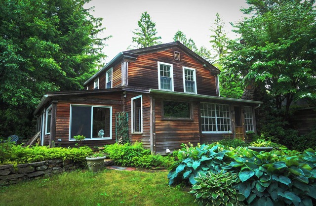 Sunnybrook House - 5 bedroom house in wonderful West Brookfield with WiFi, AC