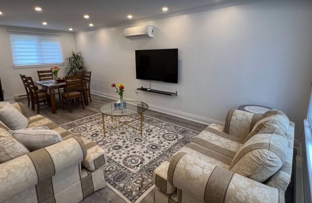 SunnyHaven Retreat: 3 Bedrooms, 2-Car Bliss, Expansive Backyard Joy