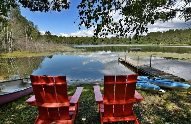 Sunnyside Cabin, Pet Friendly on Breakfast Lake in Barnes, WI