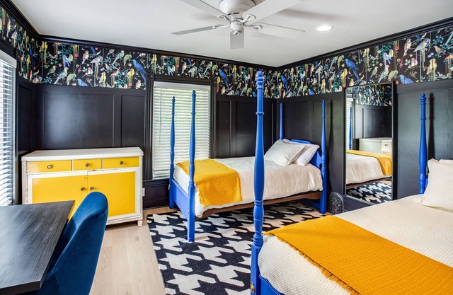 Sunnyside Cottage (3-Bedroom Home) - Pets Allowed by RedAwning