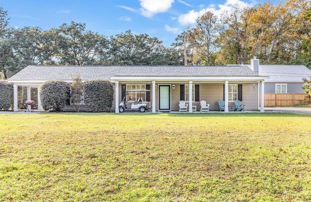Sunnyside Patio Home, 2 large covered porches, yard, Golf Cart, Dogs ok!