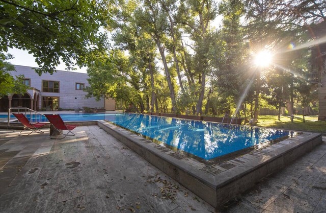 Sunolus Vineyard House