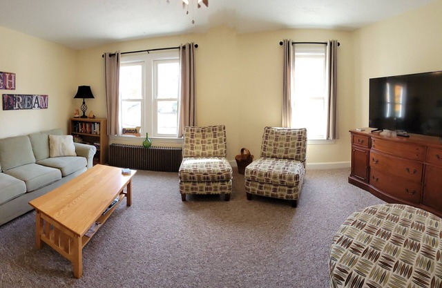 Sunrise Apartment - 2 bedroom with Bay views.