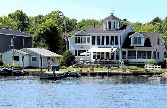 Sunrise Bay - Lakefront home,🌞rise view & walk to beach w/boat dock