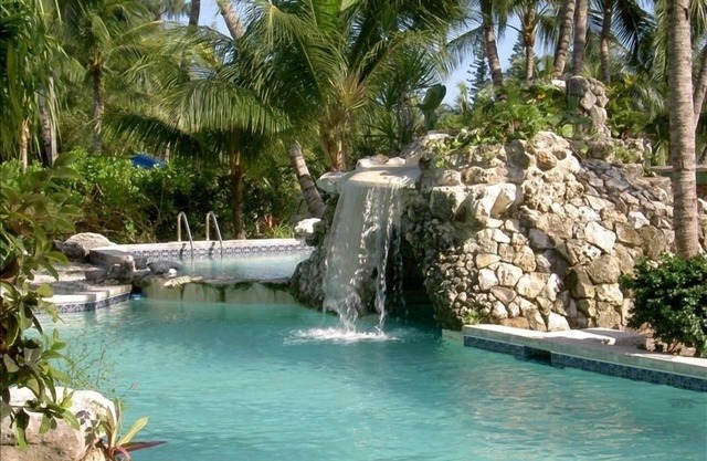 Sunrise Beach Club & Villas - Walk to Atlantis Casino