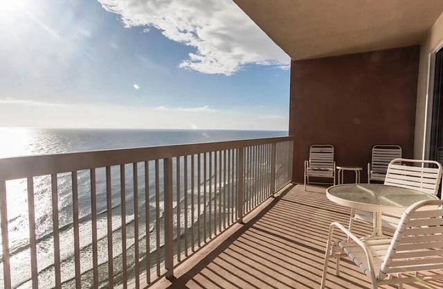 SUNRISE BEACH 2105, 2 BED 2 BA. balcony hOt TUB PoolS!