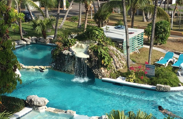 Sunrise Beach Villas - Deluxe Apartment mit 1 Schlafzimmer Das Hotel liegt am Strand Resort