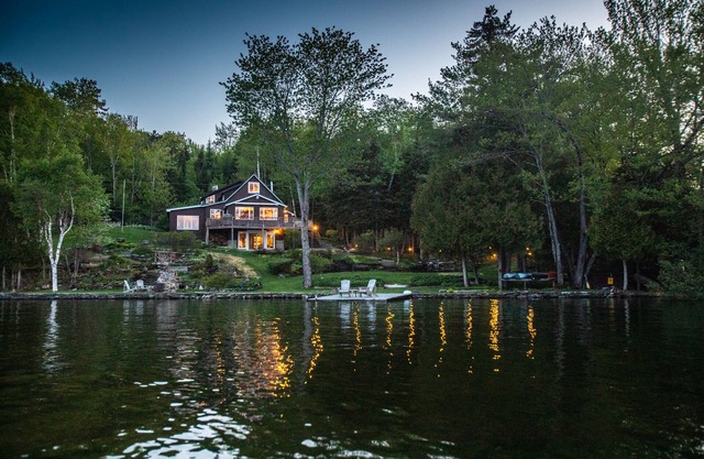 Sunrise Cove Lodge- Lakefront with Dock and Canoes/Kayaks!
