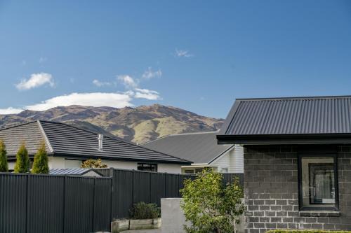 Sunrise Hideaway - Cromwell Holiday Home