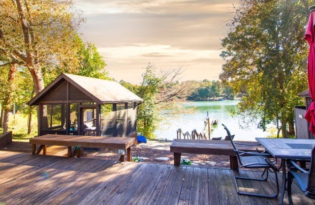 Sunrise Lodge