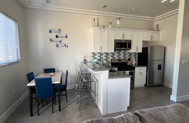 Sunrise luxury charming 1-bedroom apartment fully furnished, all the amenities