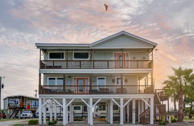 SUNRISE ON MAG - Beach House