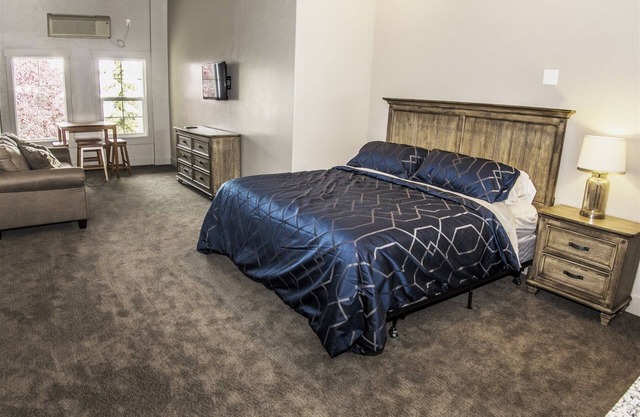 Sunrise Resort Room #309 | 1 Bed, 1 pullout, 1 Bath