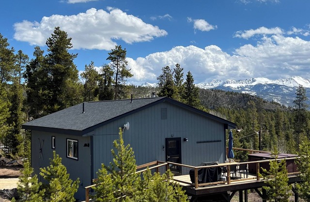 Sunrise Ridge - Cozy Cabin, Hot Tub, Awesome Views