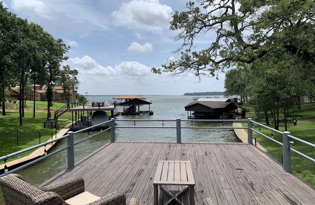 Sunrise & Shine in this Large Home with 2 Master Suites, WiFi, Kayaks and more!