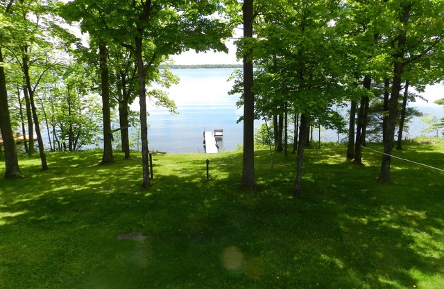 Up North Vacation Rental - Herbstfarben sind hier !! 4 Drehen! Schneemobilfahren!