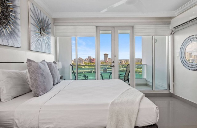 Sunrise View Studio - Balcony & Pool Access