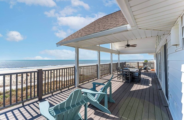 SunScape: 4BR Top-Floor Condo, Beachfront, Deck, Pool/Spa, Pet-Friendly