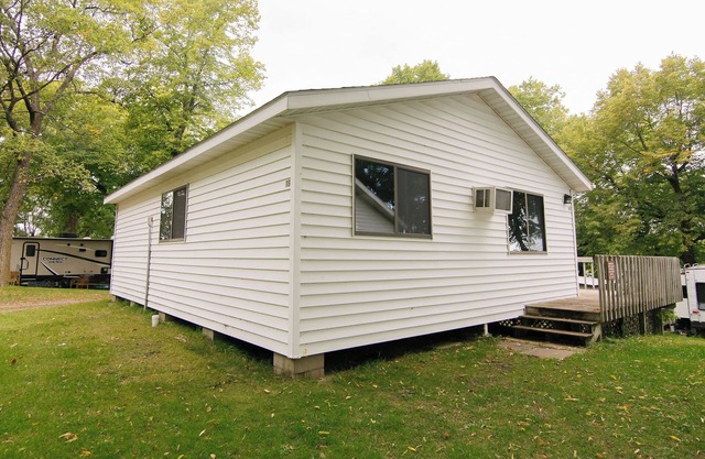 Sunset Bay, a 3BR lakefront cabin situated on the Horseshoe Chain of Lakes