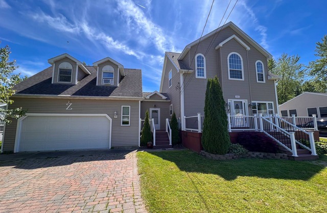 Sunset Bay Luxe Family Fun House - Buffalo Region - Pool and Billiards Table