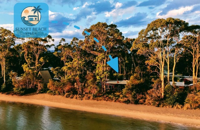 Sunset Beach Villa - Beach/waterfront home situated on the Huon River. Sleeps 8