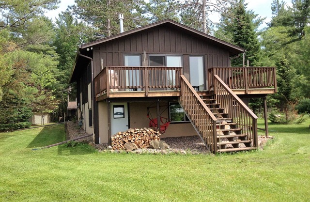 Kabine zur Miete auf einem 2500 Hektar großen Shell Lake in Shell Lake, Wisconsin.