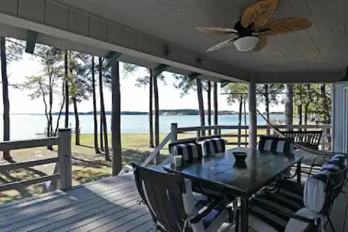 Sunset Breezes - quiet waterfront retreat