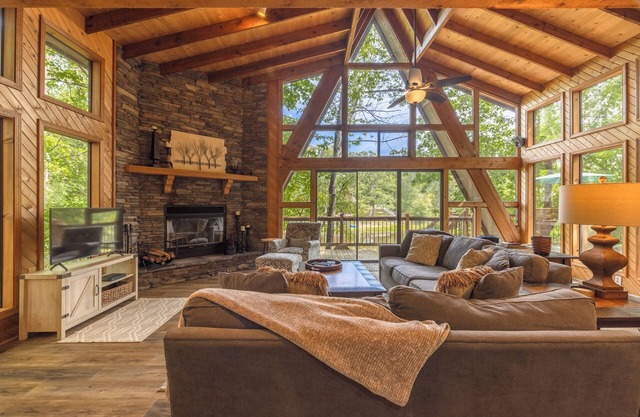Sunset Bridge Chalet by Innsbrook Vacations!