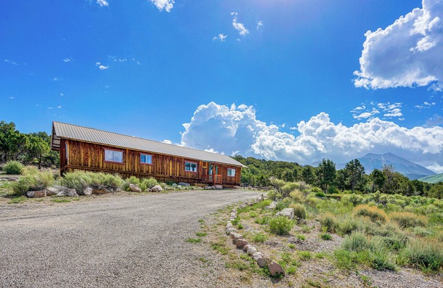 ‘Sunset Cabin’ near Moab w/ Stunning Views!