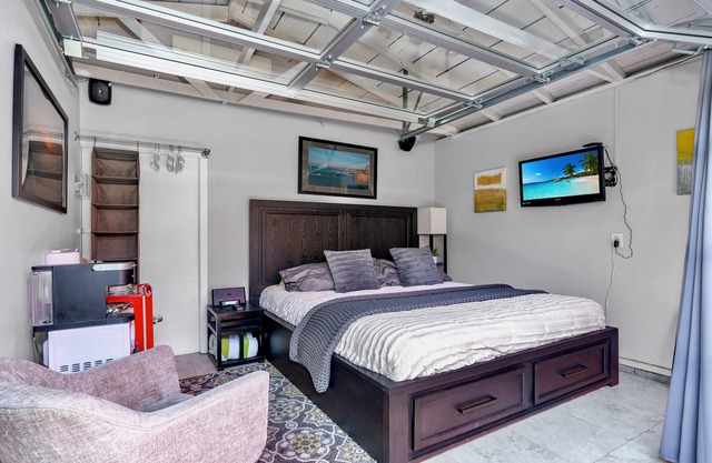 Das Sunset Cliffs Studio liegt 4 Häuser vom Wasser entfernt