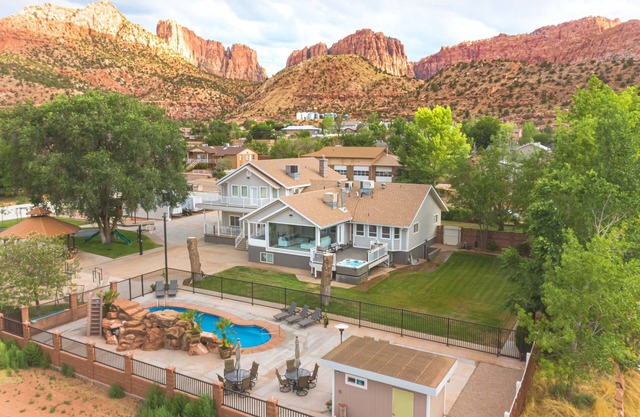 Sunset Cove at Zion Canyon ☼ 6BR 6BA Pool w/ Waterfall, Hot Tub, Sauna, Gym