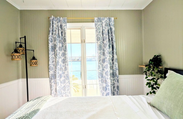 Sunset Cove Cottage at the Inn on Turville Creek