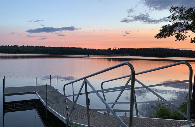 Geräumiges, modernes Haus am Tripp Lake Maine